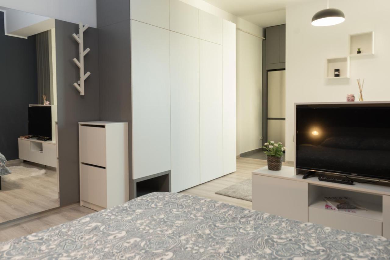 The Chic Minimalist - Apartment Iasi Eksteriør billede