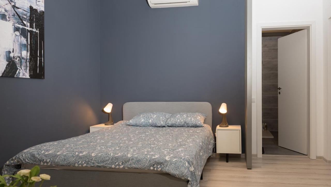 The Chic Minimalist - Apartment Iasi Eksteriør billede